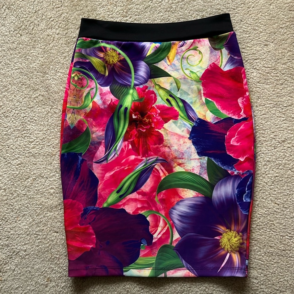 Floral midi skirt. Size S